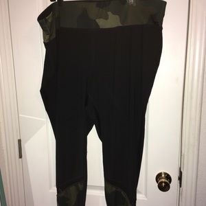 Nwot Livi active leggings size 26-28